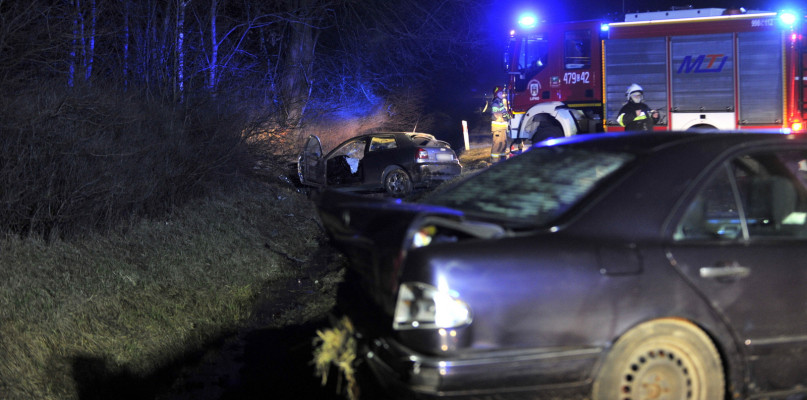Na krajowej dziesiątce w Kolankowie (gmina Lipno) czołowo zderzyły się dwa pojazdy. /Fot. Marcin Jaworski