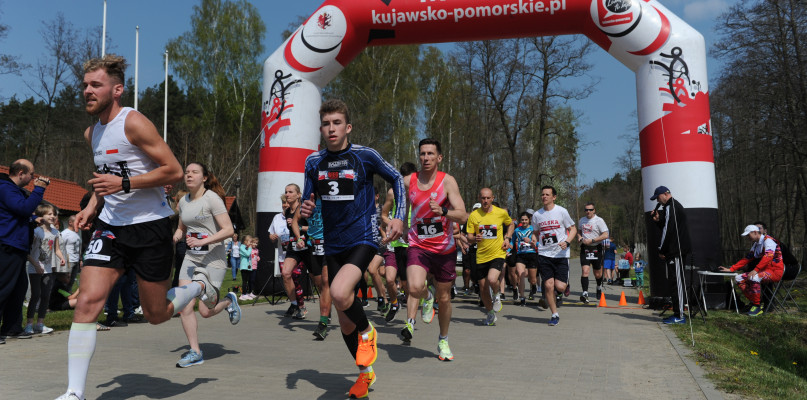 Była to piąta edycja Biegu Biało-Czerwonych w Lipnie. Uczestnicy rywalizowali na dwóch dystansach. /Fot. Marcin Jaworski