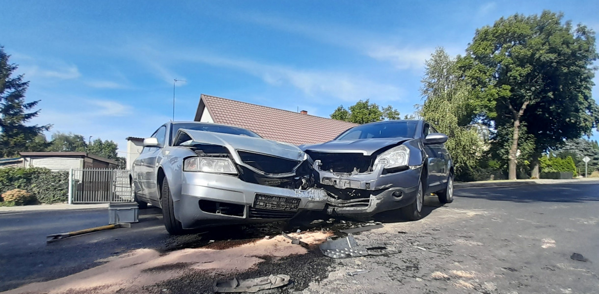 Dwie osoby zostały przetransportowane do szpitala. /Fot. Marcin Jaworski