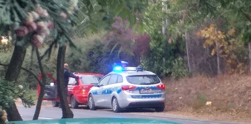 Policjanci zatrzymali forda za zły stan techniczny, a okazało się, że kierowca miał przy sobie narkotyki. /fot. Nadesłane na Alert24
