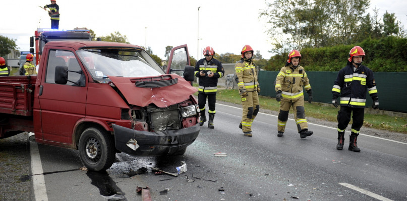 Kierowca volkswagena został zabrany do szpitala. /fot. Marcin Jaworski