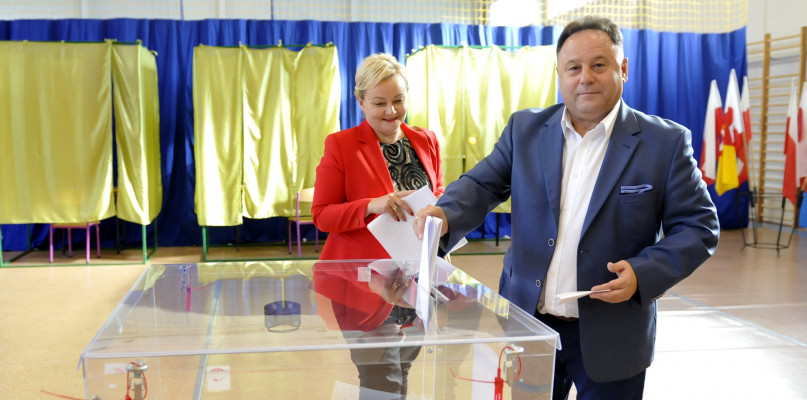 Jednym z kandydatów do Parlamentu był starosta Krzysztof Baranowski, który głosował w Kikole. /fot. Marcin Jaworski
