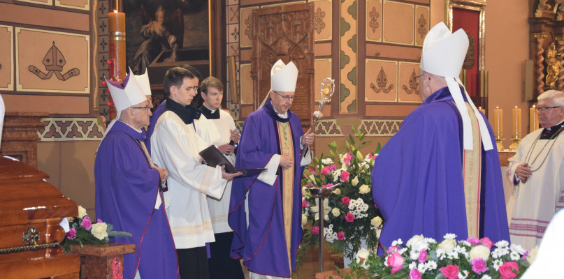 Uroczystości pogrzebowe biskupa Dembowskiego odbyły się we włocławskiej katedrze. /fot. Waldemar Korczakowski