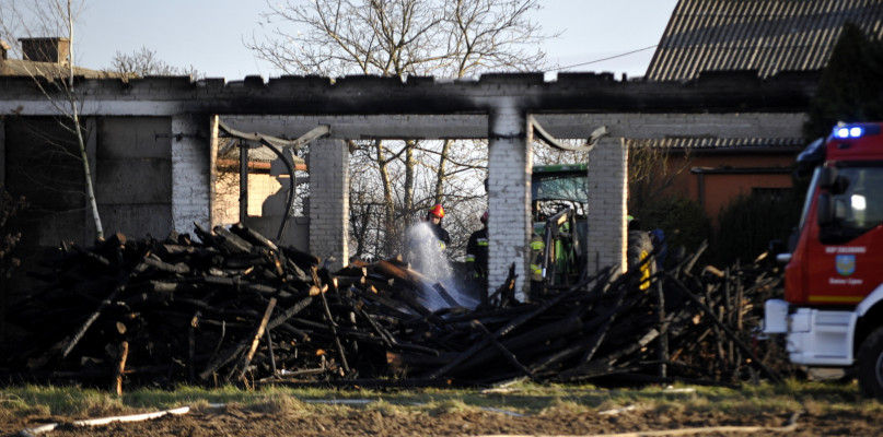 Pożar budynku gasiło dziesięć jednostek straży pożarnej. /Fot. Marcin Jaworski