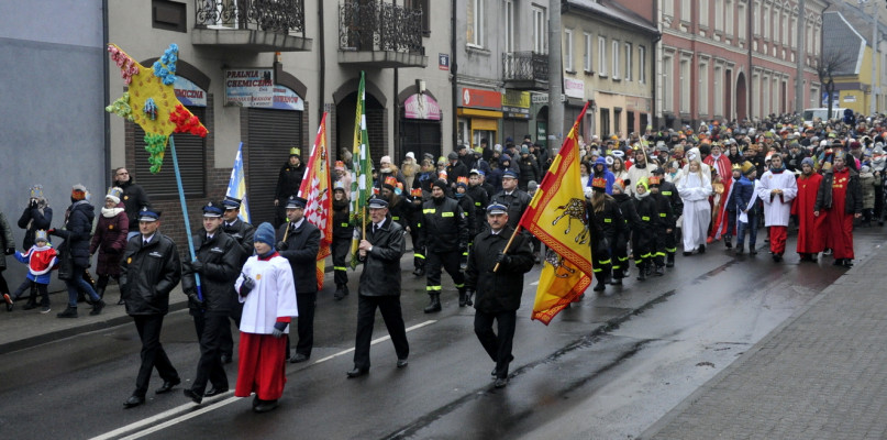 W tegorocznym Orszaku Trzech Króli udział wzięło wielu mieszkańców Lipna i okolic. /Fot. Marcin Jaworski