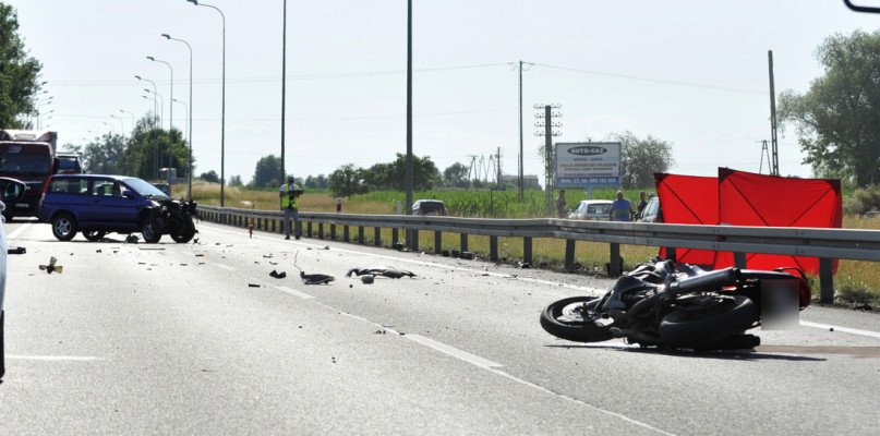 Kierujący motocyklem 27-letni mężczyzna niestety zginął na miejscu. /Fot. Marcin Jaworski