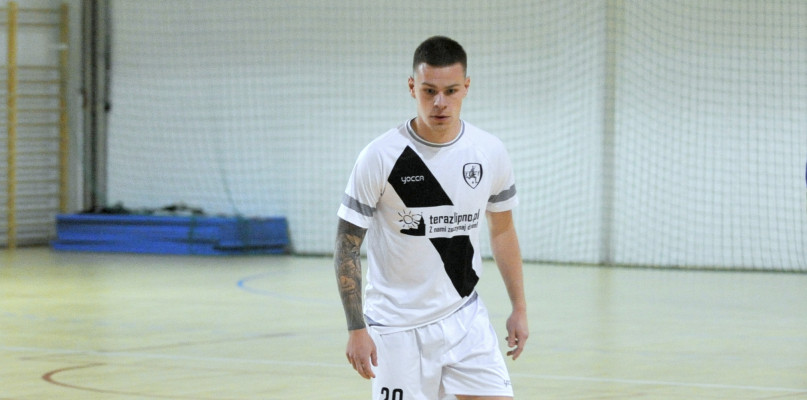 Jakub Wawszczyk w drużynie Teraz Lipno podczas turnieju WOŚP w grudniu 2021 roku. /Fot. Marcin Jaworski