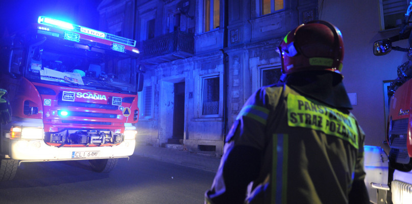 Trzy zastępy straży pożarnej pojawiły się pod kamienicą na ulicy Kilińskiego w Lipnie. /Fot. Marcin Jaworski