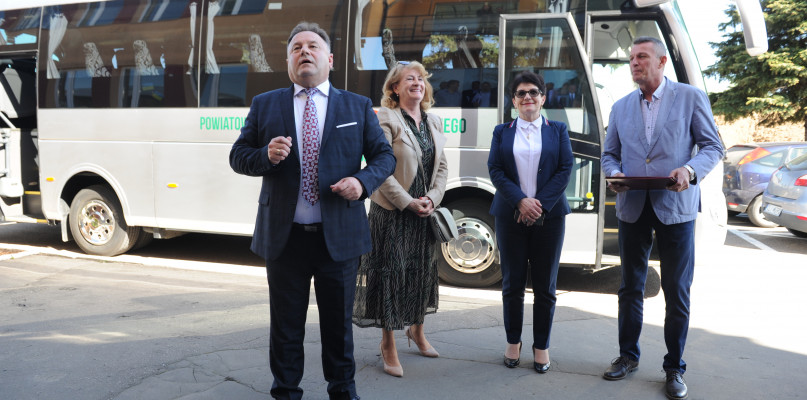 Powiat zakupił dwa autobusy dla Powiatowego Zakładu Transportu Publicznego. /Fot. Marcin Jaworski