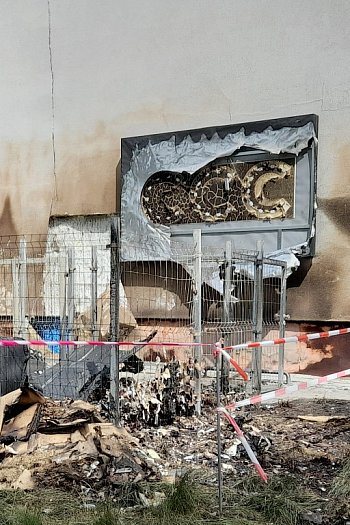 Lipno: Pożar przy budynku handlowym-838