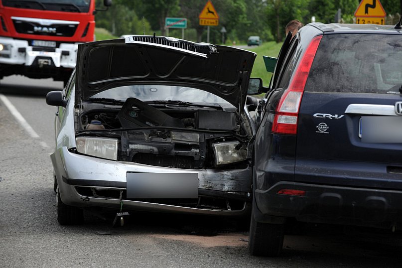 Dwa samochody zderzyły się na DK67