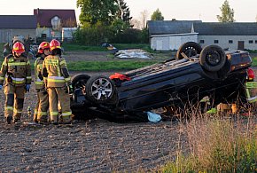 Wypadek na DK 67. W pojeździe dwoje dzieci i kobieta w ciąży [ZDJĘCIA]