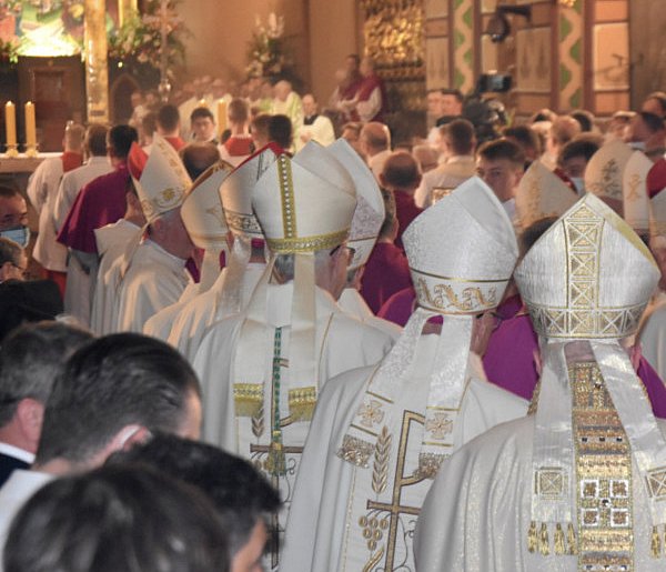 Biskupi po obradach. Krytyka ministerstwa i nowa komisja ds. nadużyć-13859