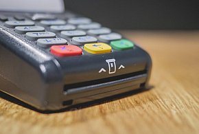Zakaz sprzedaży i większy nadzór. Tych produktów nie kupią już nieletni-13988