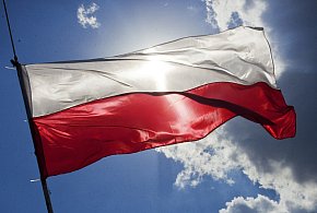 Flaga i hymn na nowo? Rząd chce korekty przepisów dot. symboli narodowych-14034