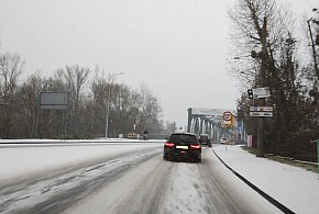 Poważne zagrożenie na drogach. Kierowcy często o tym zapominają-15024