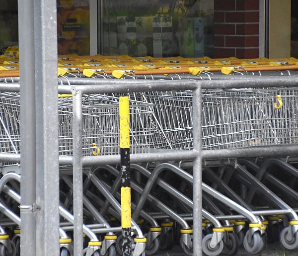 Czy 1 listopada zrobisz zakupy? Ten weekend zaskoczy wielu klientów-14639