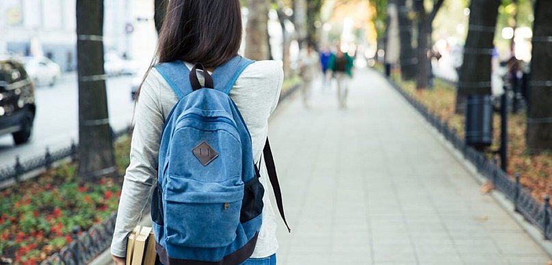 Czy warto iść na studia i jak zwiększyć swoje szanse na rozwój kariery